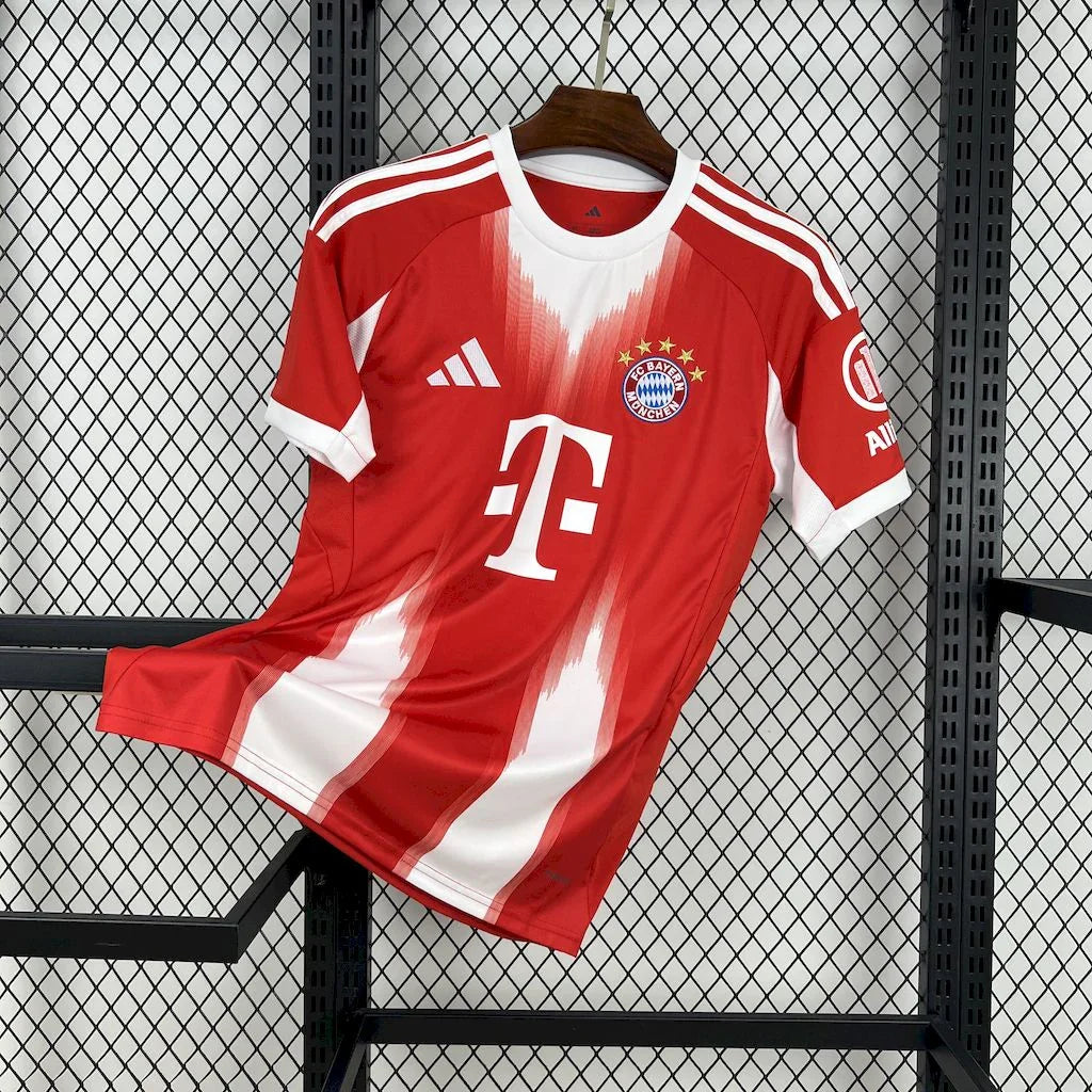 Maillot Bayern Munich 2025-26, vue de face